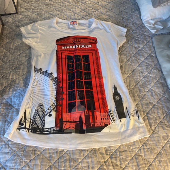 BRAND NEW NEVER WORN LONDON TEE-SHIRT. SIZE LARGE BUT FEELS LIKE A SMALL. - Picture 6 of 7